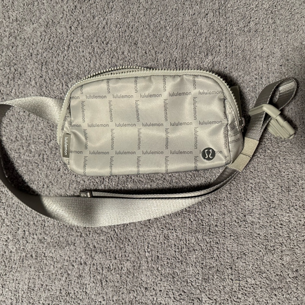 Lululemon raw linen belt bag